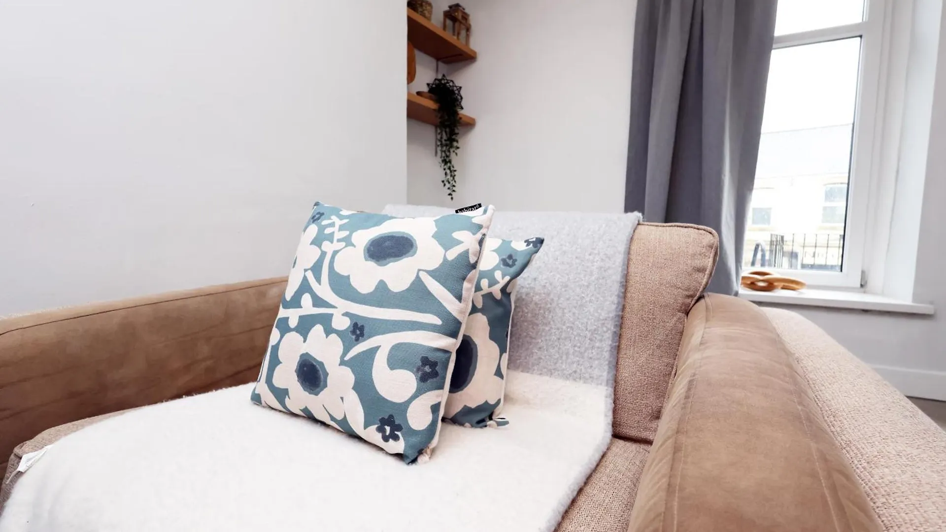 Holiday home City, Sleeps 5, Tv Every Room Swansea