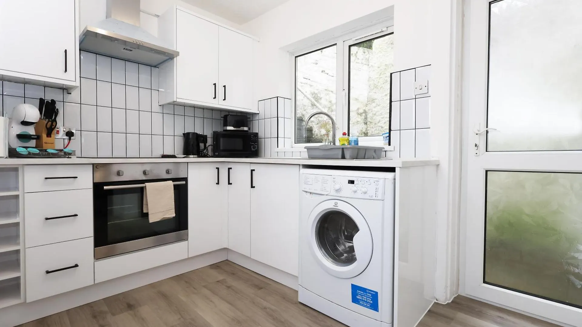 City, Sleeps 5, Tv Every Room Swansea