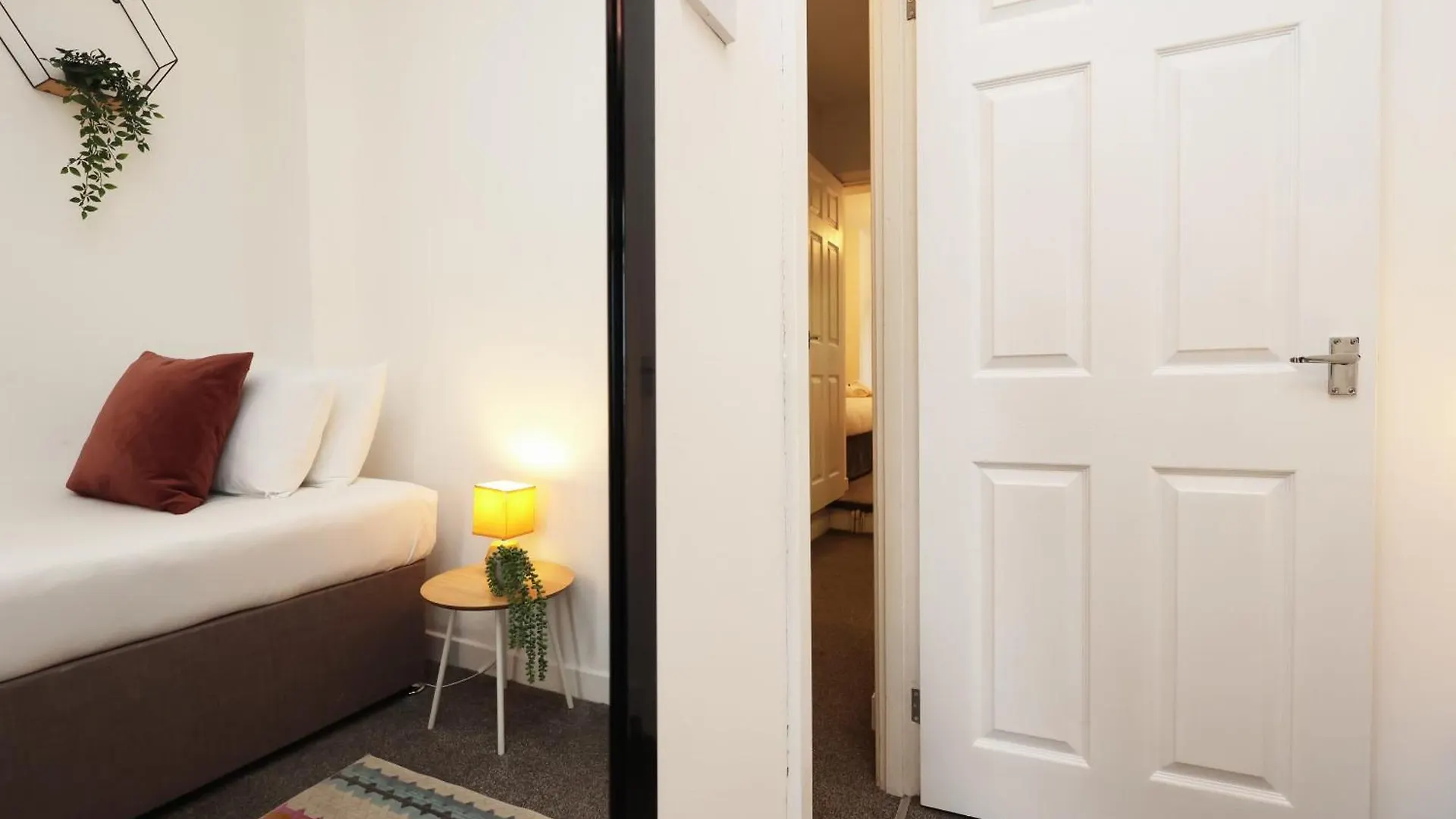 City, Sleeps 5, Tv Every Room Swansea