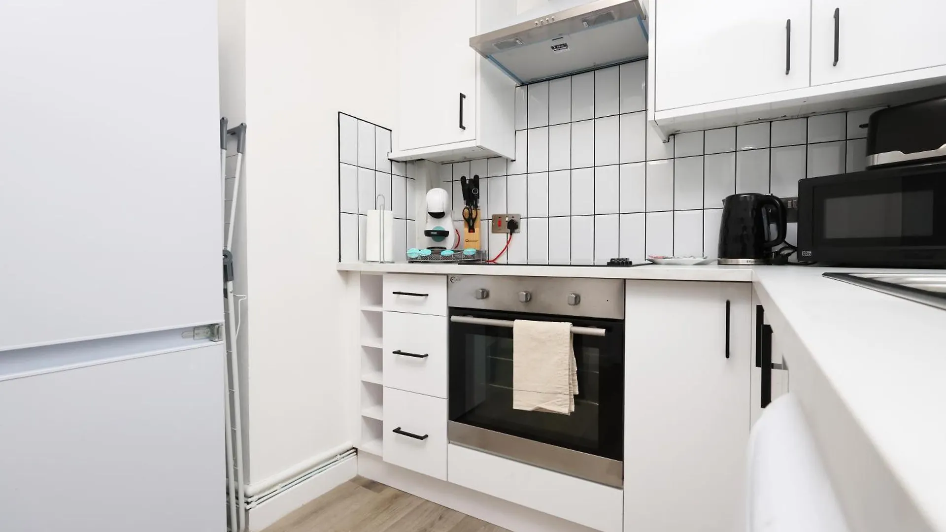 City, Sleeps 5, Tv Every Room Swansea